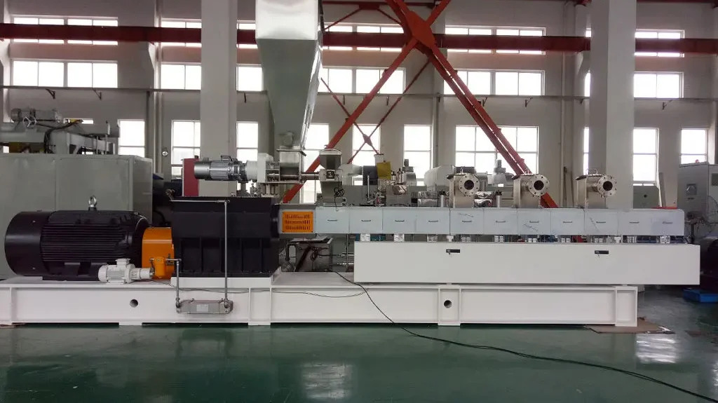 Twin-screw compounding pelletizing section