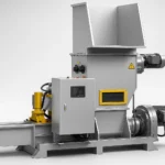 Ein industrieller hydraulischer EPS-Schaumverdichter, auch als Kaltpressverdichter bekannt, wird zum Komprimieren von Styroporabfällen zu dichten Blöcken für das Recycling verwendet.
