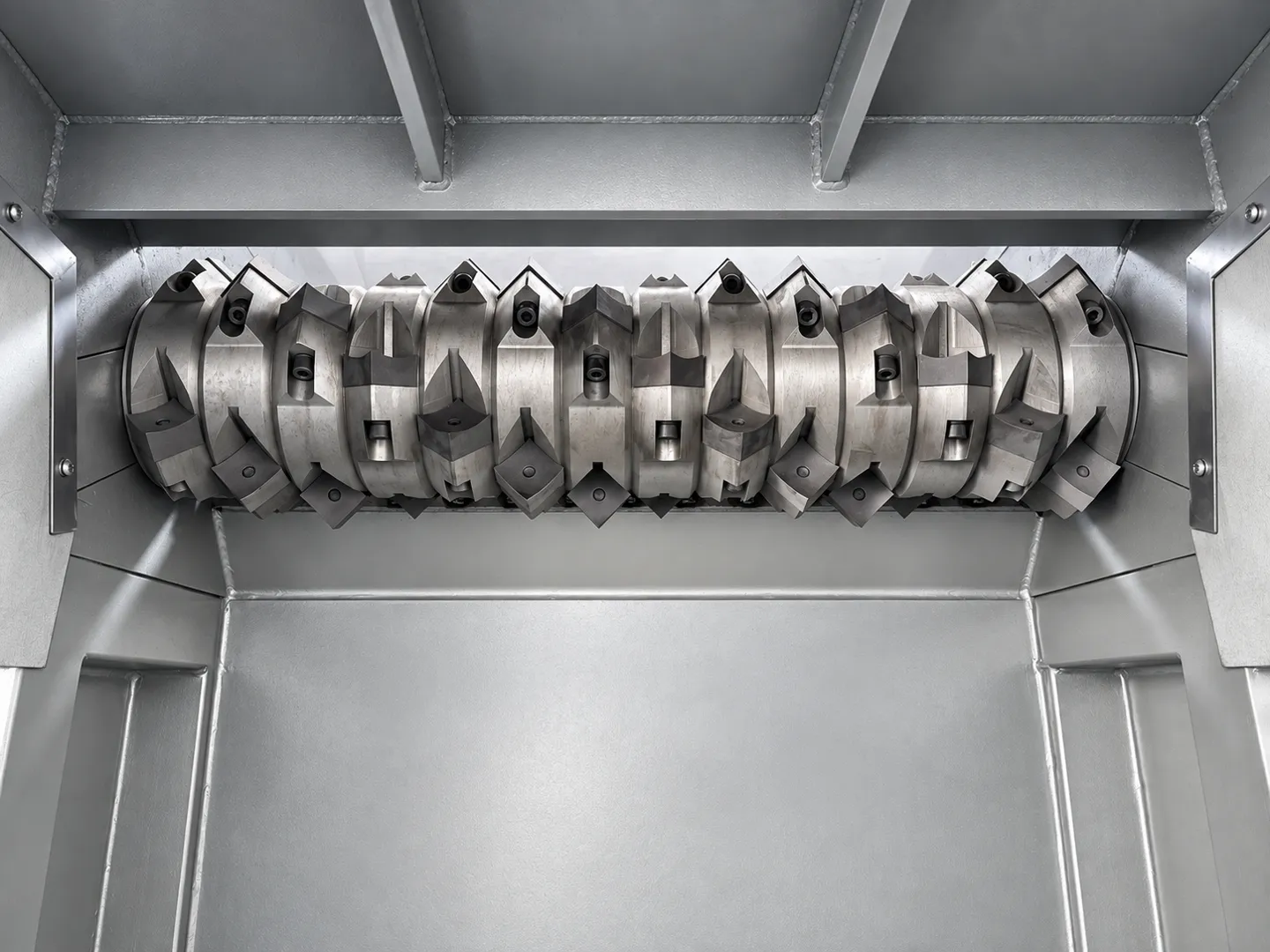 Industrial single shaft shredder cutting chamber for textile and carpet waste