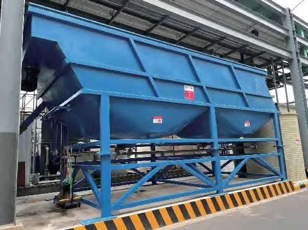Lamella clarifier operating in an industrial application