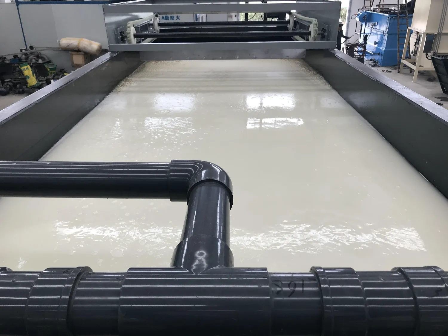 Dissolved air flotation tank operating in an industrial wastewater system