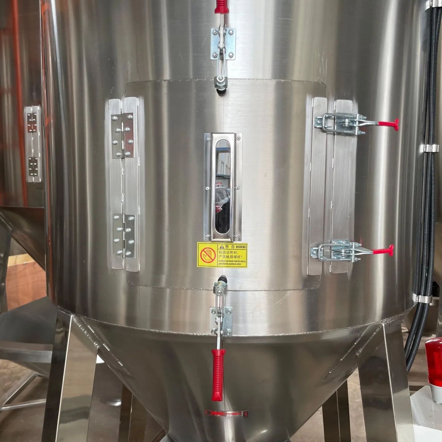 Vertical mixing dryer access door and material level inspection window
