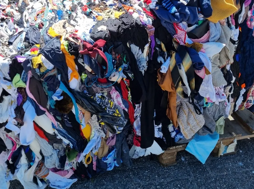 Mixed textile and carpet waste input material