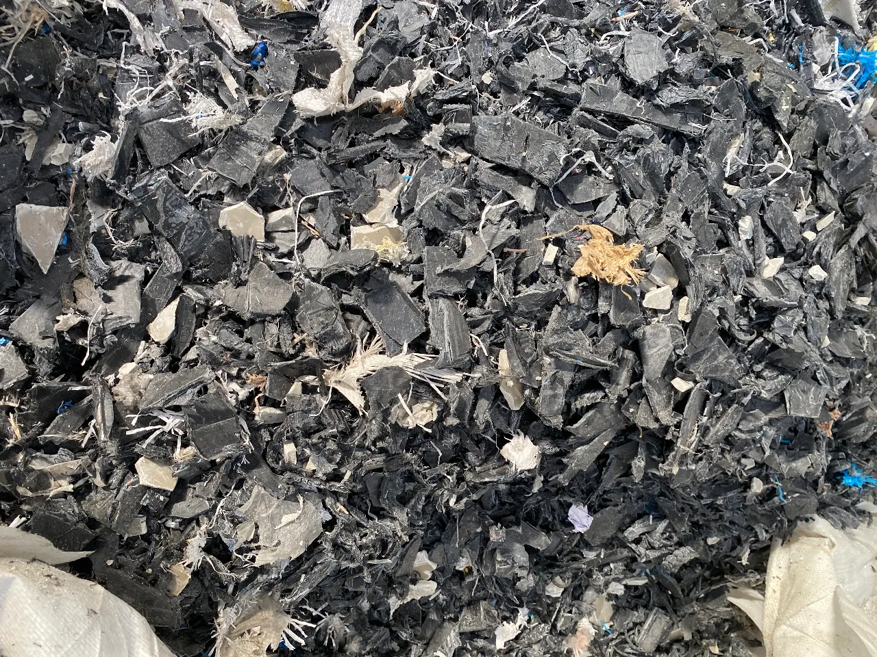 경질 플라스틱 파쇄용 파손된 HDPE 파이프 재료