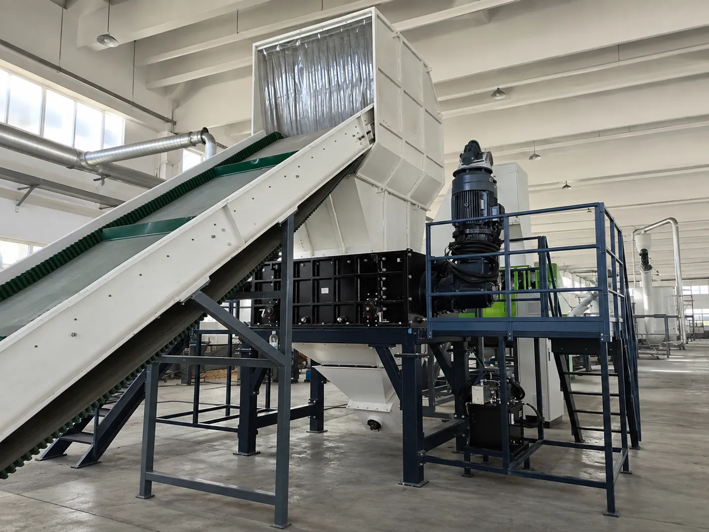 HW49 HDPE double shaft shredder installation